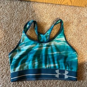 Under armour sports bra. Spandex material
